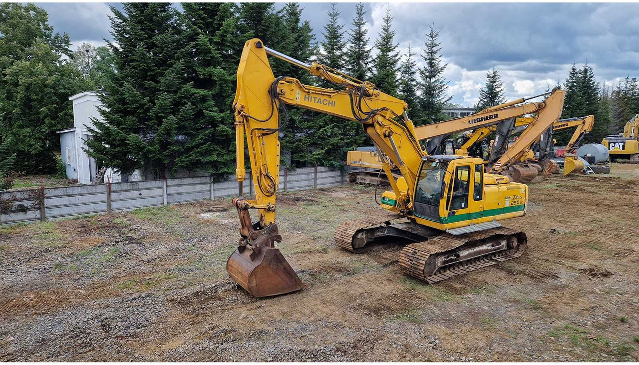 Hitachi ZX250 - Pelle sur chenille: photos 1 Hitachi ZX250 - Pelle sur chenille: photos 1