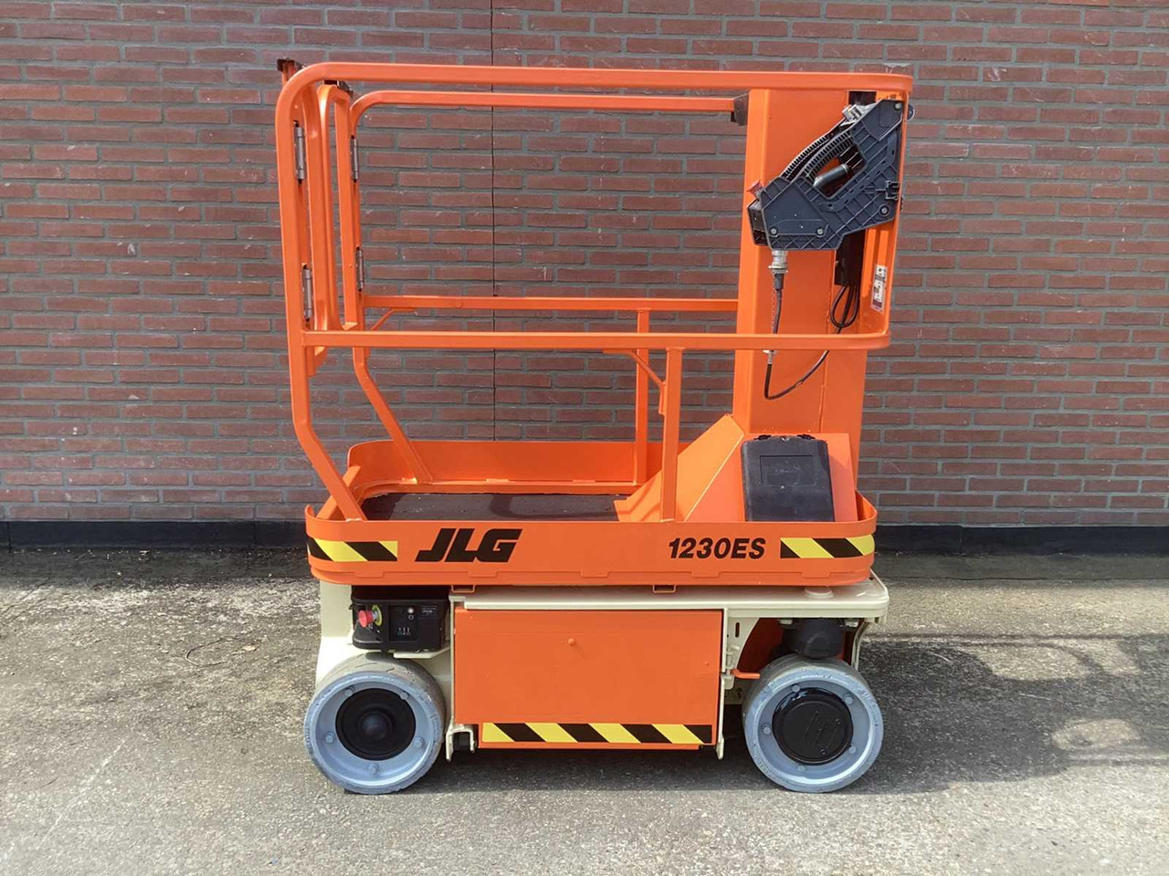 JLG 1230ES - Nacelle: photos 1 JLG 1230ES - Nacelle: photos 1