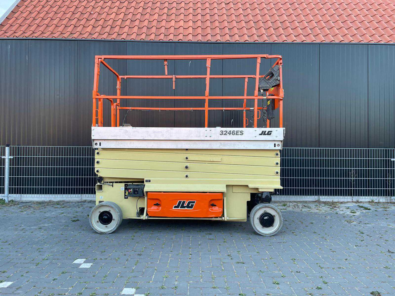 JLG 3246ES - Nacelle: photos 3 JLG 3246ES - Nacelle: photos 3