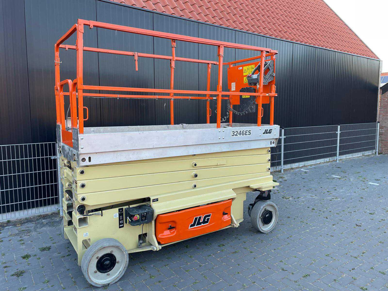 JLG 3246ES - Nacelle: photos 4 JLG 3246ES - Nacelle: photos 4