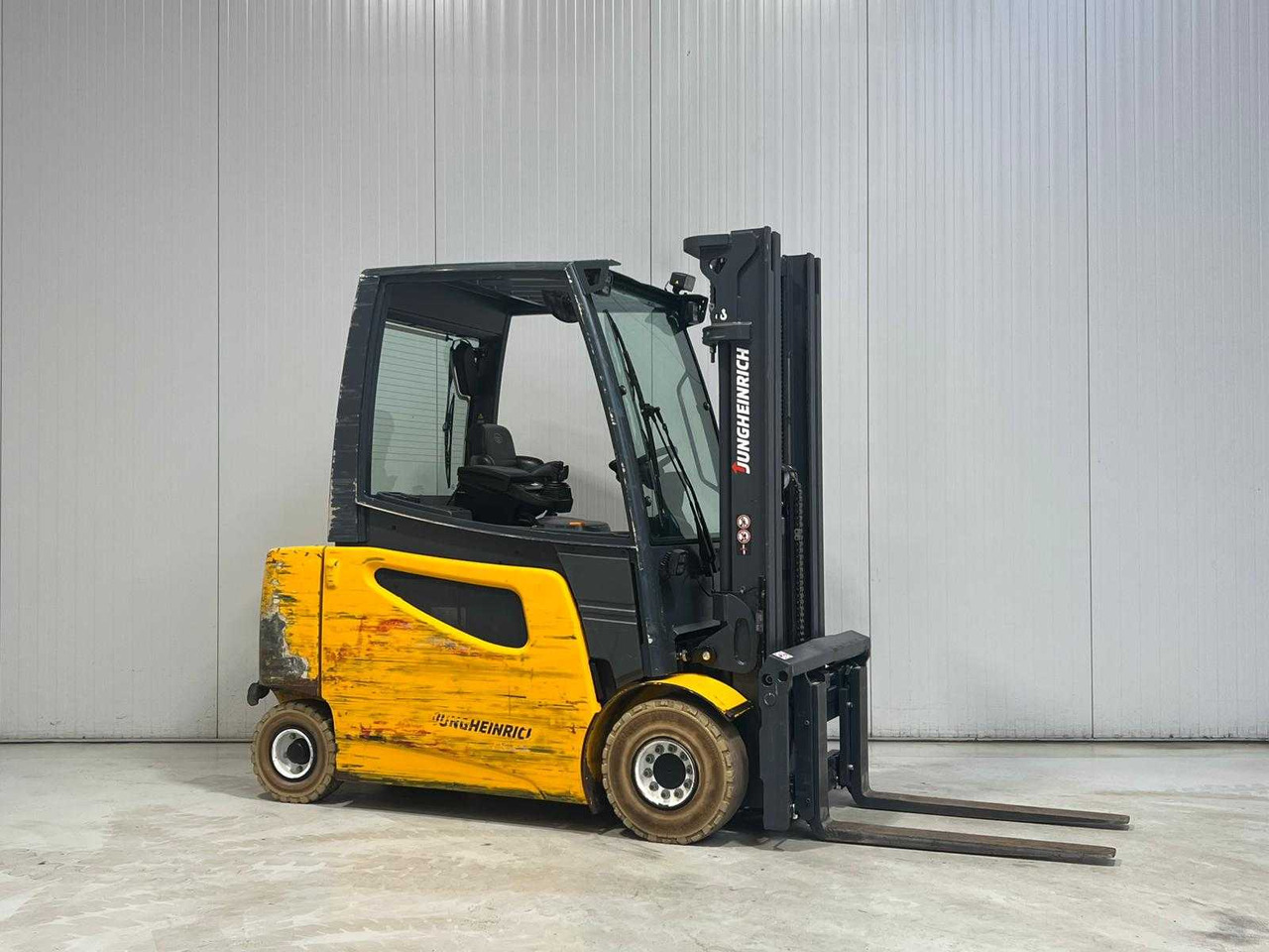 JUNGHEINRICH - EFG425K - FORKLIFT - TRIPLEX - FREE-LIFT - Chariot élévateur: photos 1 JUNGHEINRICH - EFG425K - FORKLIFT - TRIPLEX - FREE-LIFT - Chariot élévateur: photos 1