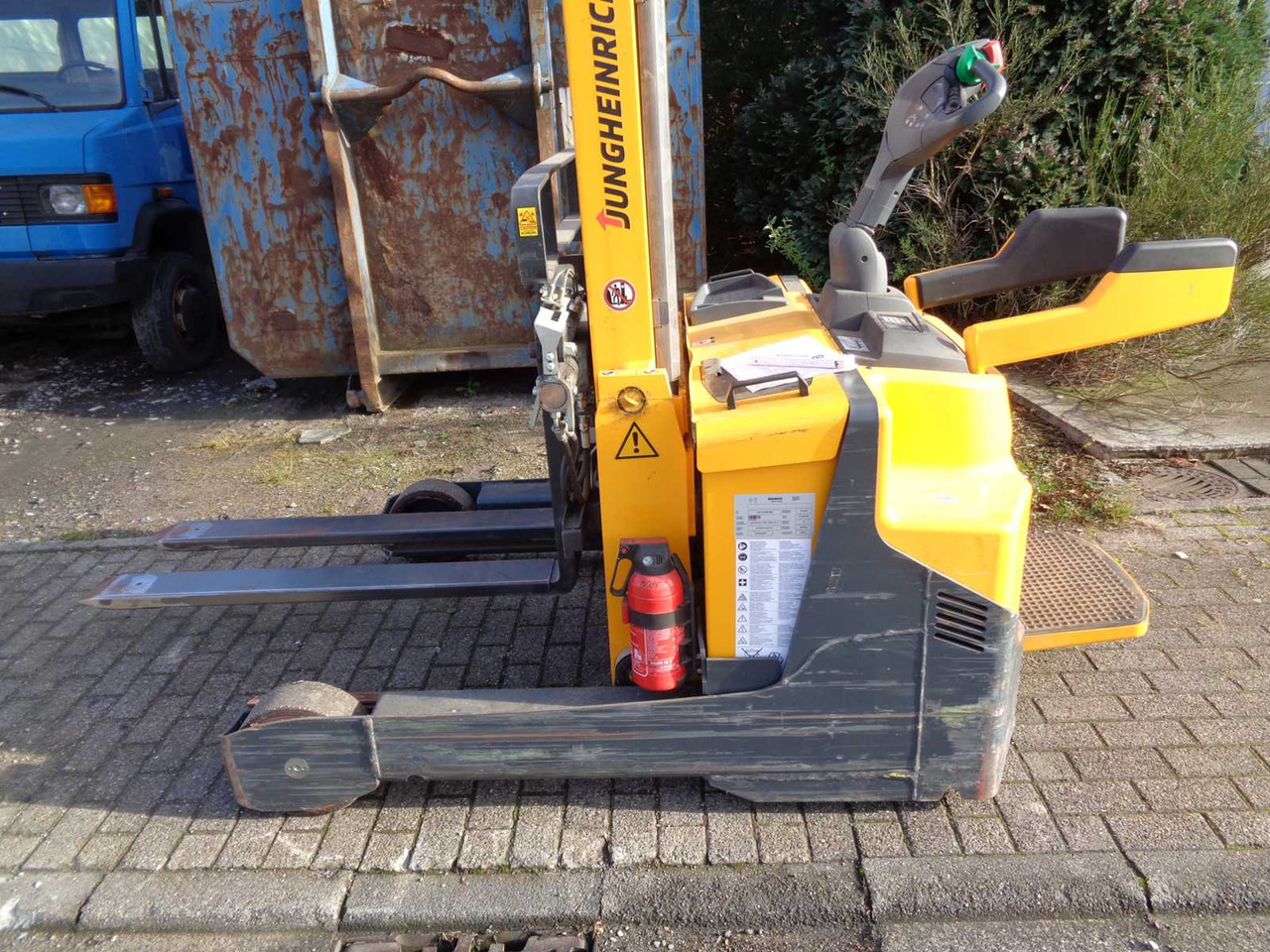 JUNGHEINRICH ERV 308 DRAWBAR REACH TRUCK WITH PLATFORM, JUNGHEINRICH-ERV 308 - Chariot élévateur: photos 1 JUNGHEINRICH ERV 308 DRAWBAR REACH TRUCK WITH PLATFORM, JUNGHEINRICH-ERV 308 - Chariot élévateur: photos 1