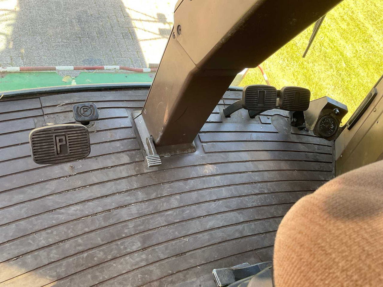 Moissonneuse-batteuse John Deere 2056: photos 28