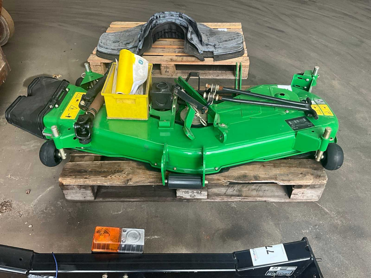 John Deere 54” deck 4110 - Chargeur frontal pour tracteur: photos 5 John Deere 54” deck 4110 - Chargeur frontal pour tracteur: photos 5