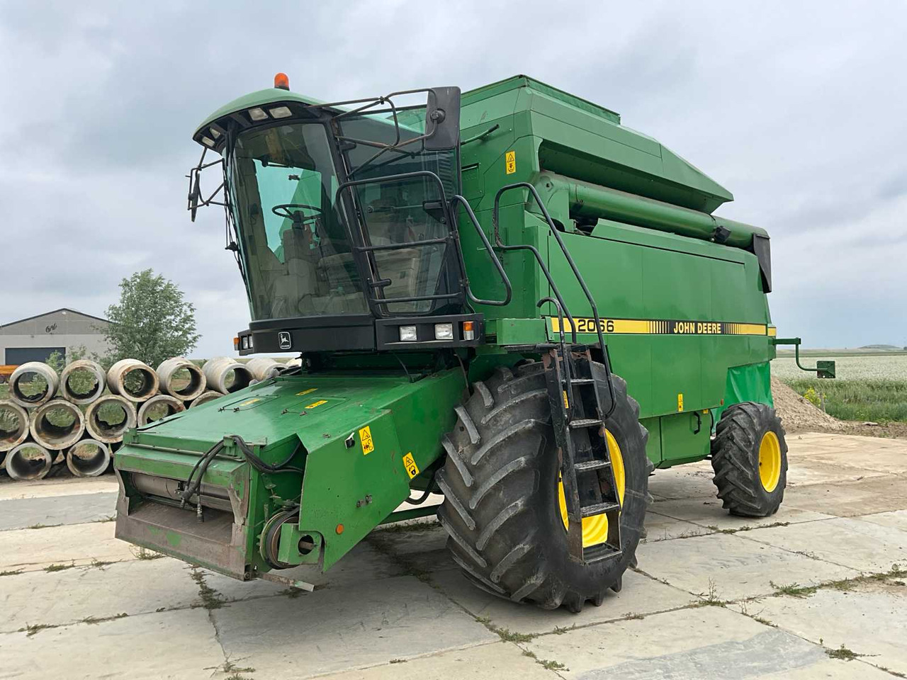 John deere 2066 - Moissonneuse-batteuse: photos 1 John deere 2066 - Moissonneuse-batteuse: photos 1