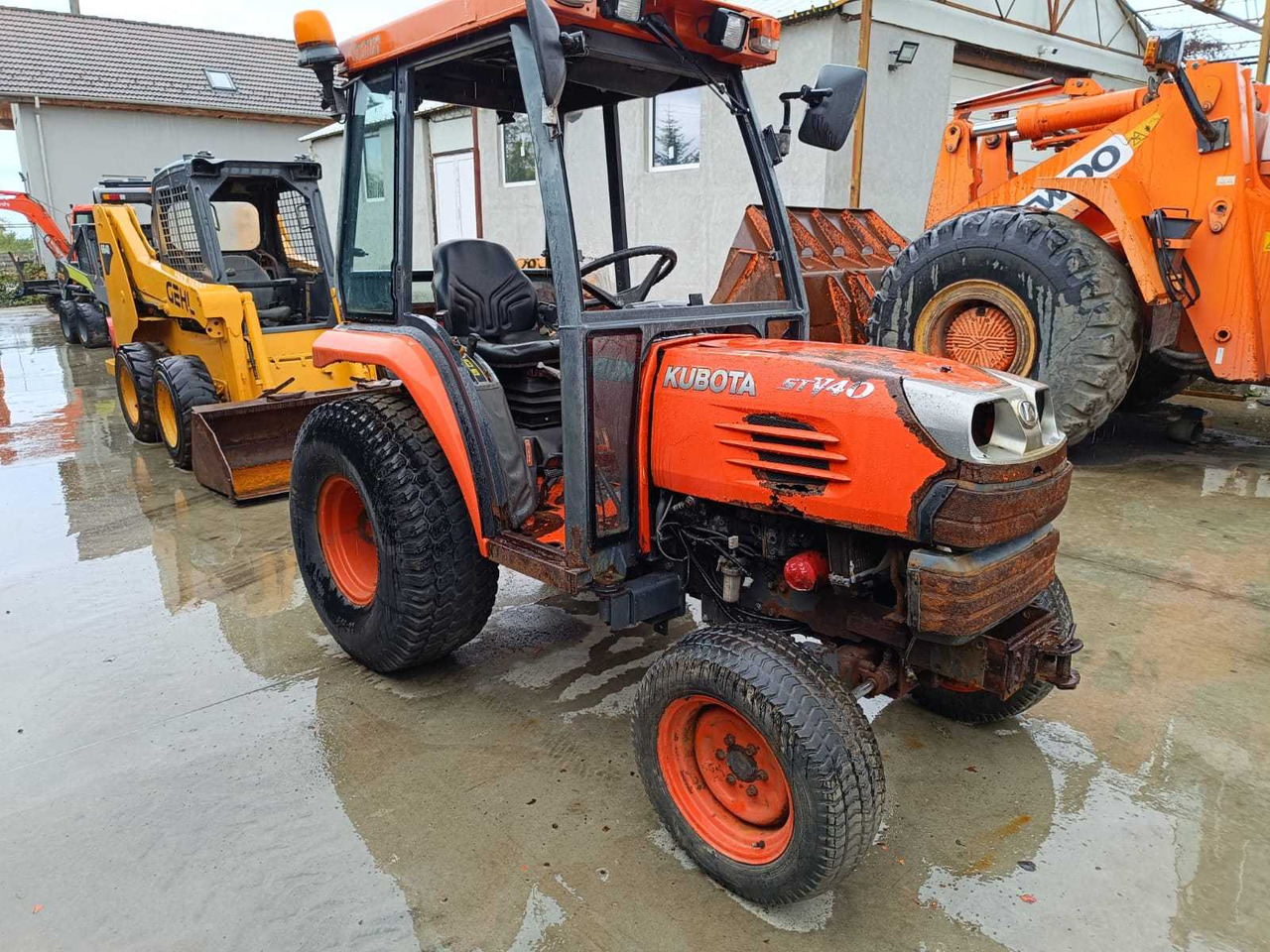 KUBOTA - STV40 - 4-WHEEL DRIVE TRACTOR - Tracteur agricole: photos 1 KUBOTA - STV40 - 4-WHEEL DRIVE TRACTOR - Tracteur agricole: photos 1