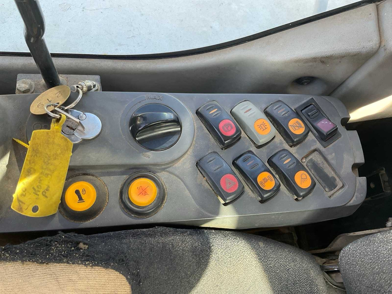 Pelle sur pneus Komatsu PW 98MR-6: photos 31