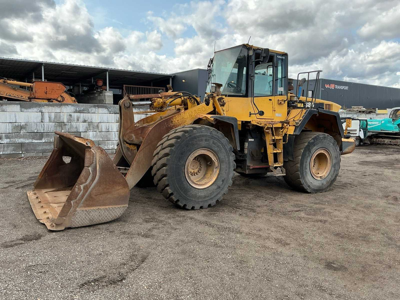 Komatsu WA380 - Chargeuse sur pneus: photos 2 Komatsu WA380 - Chargeuse sur pneus: photos 2