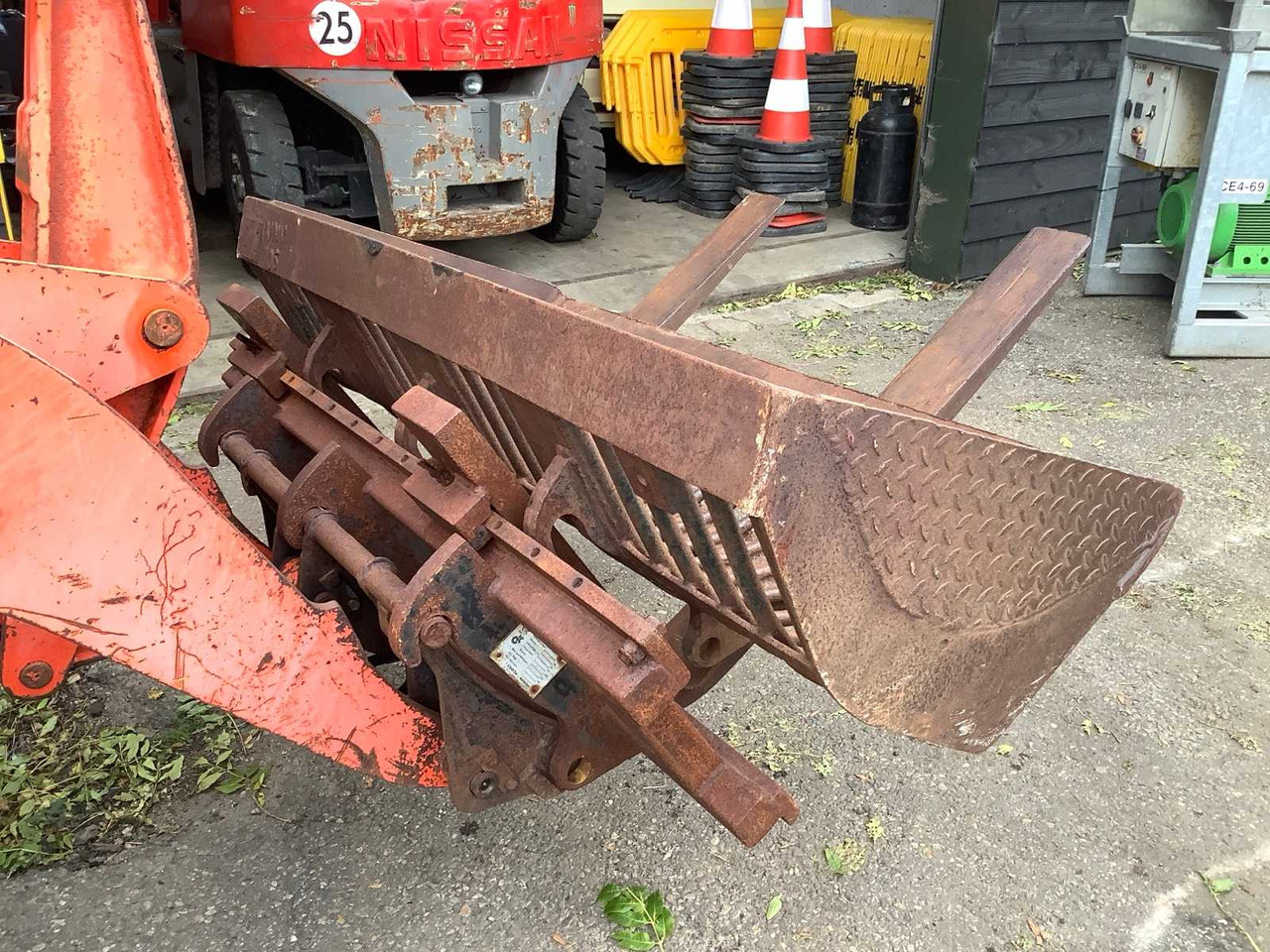 Kubota 1999 KUBOTA R420 SHOVEL - Chargeuse sur pneus: photos 3 Kubota 1999 KUBOTA R420 SHOVEL - Chargeuse sur pneus: photos 3