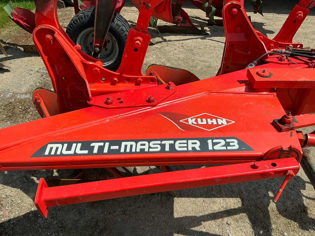 Kuhn Multimaster 123 - Charrue: photos 5 Kuhn Multimaster 123 - Charrue: photos 5