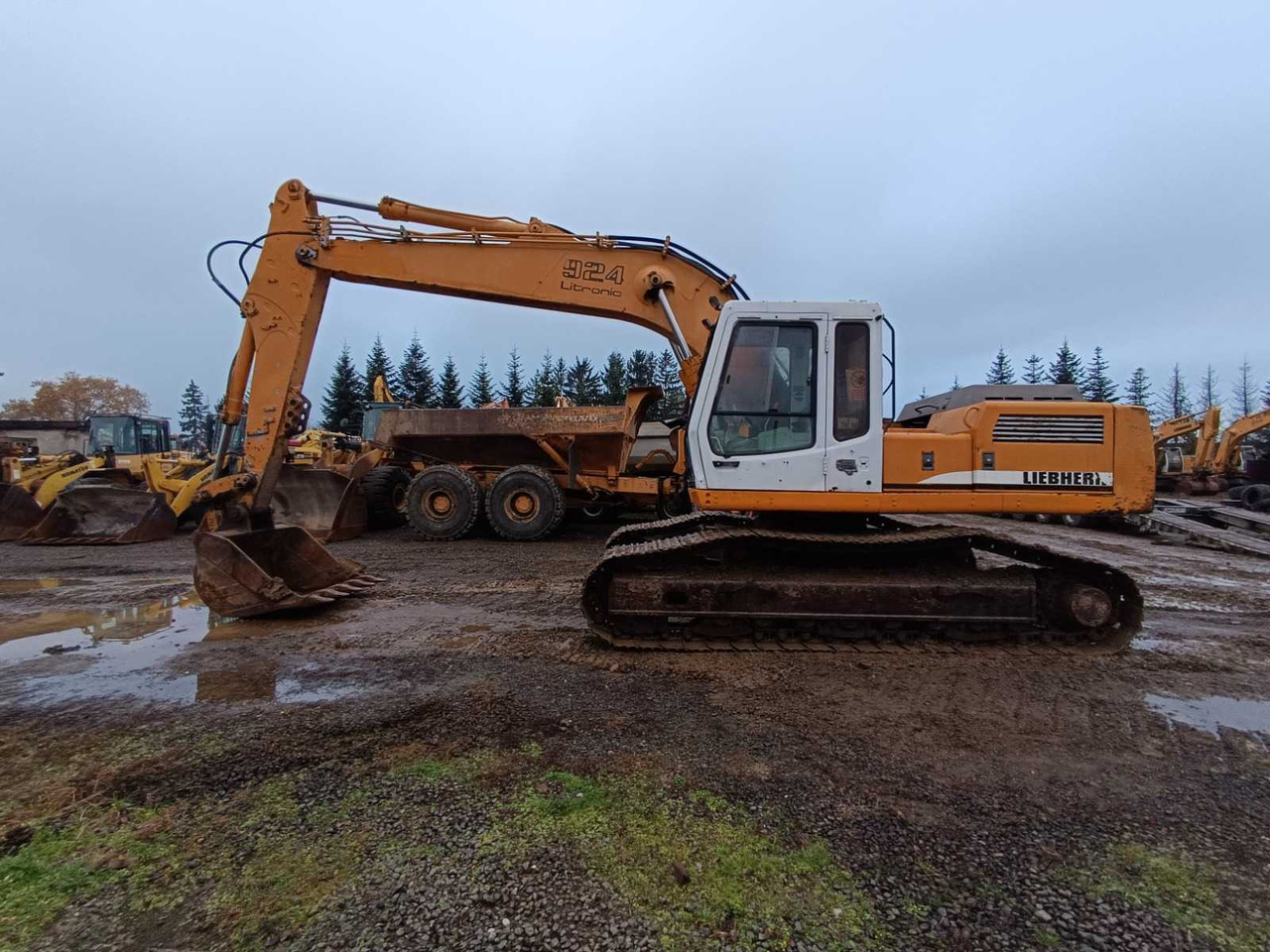 LIEBHERR - 2001 - R924 - TRACKED EXCAVATOR - Pelle: photos 2 LIEBHERR - 2001 - R924 - TRACKED EXCAVATOR - Pelle: photos 2