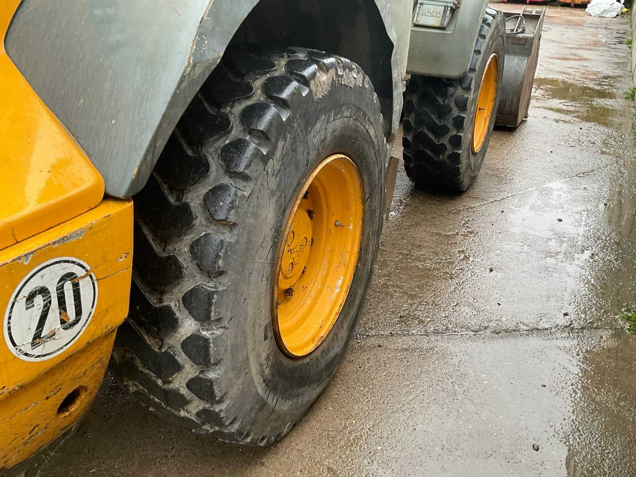 Chargeuse sur pneus Liebherr L524: photos 8