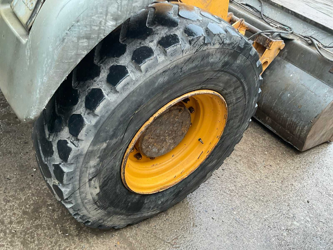 Chargeuse sur pneus Liebherr L524: photos 10