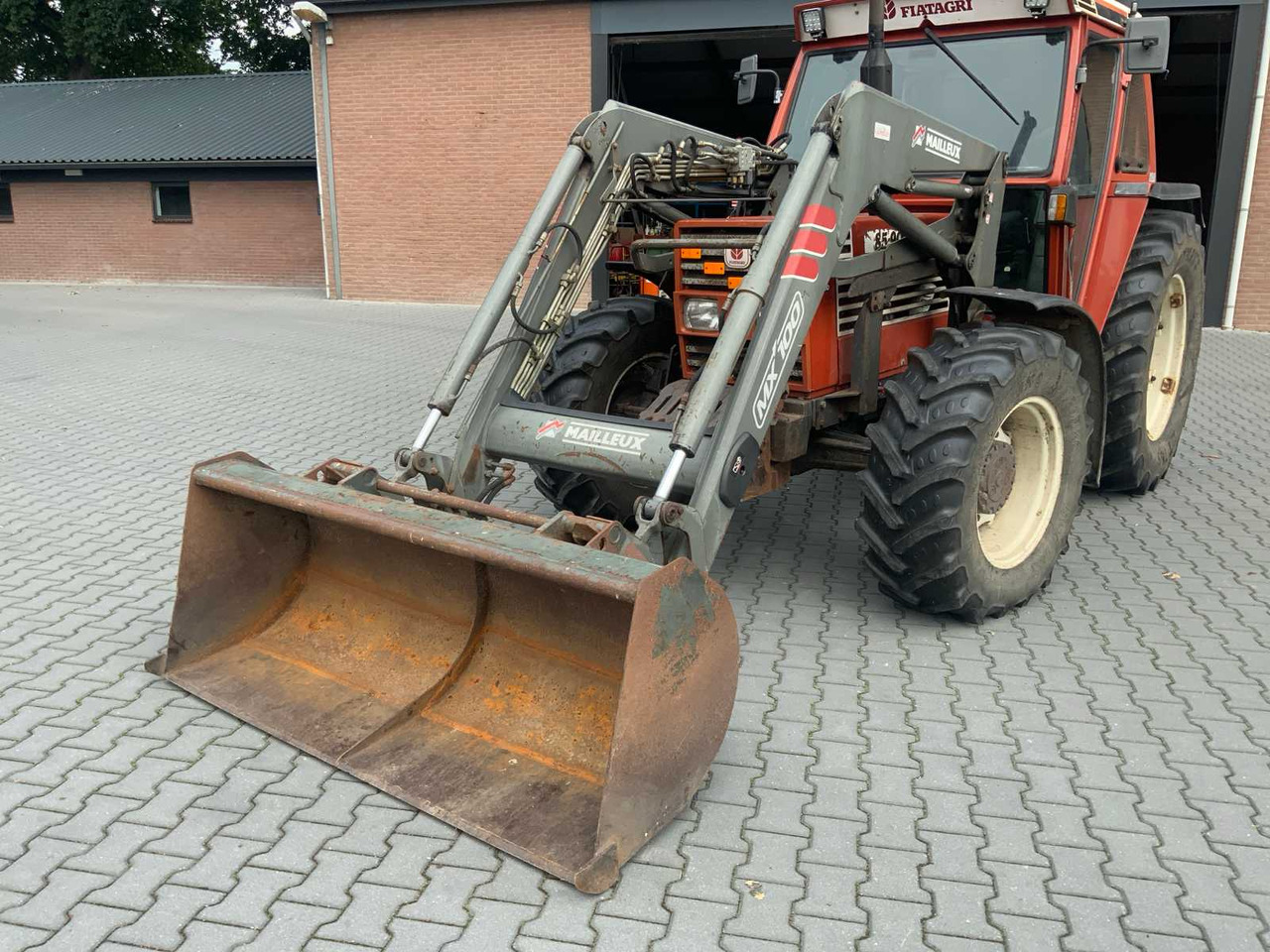 Mailleux MX100 - Chargeur frontal pour tracteur: photos 3 Mailleux MX100 - Chargeur frontal pour tracteur: photos 3