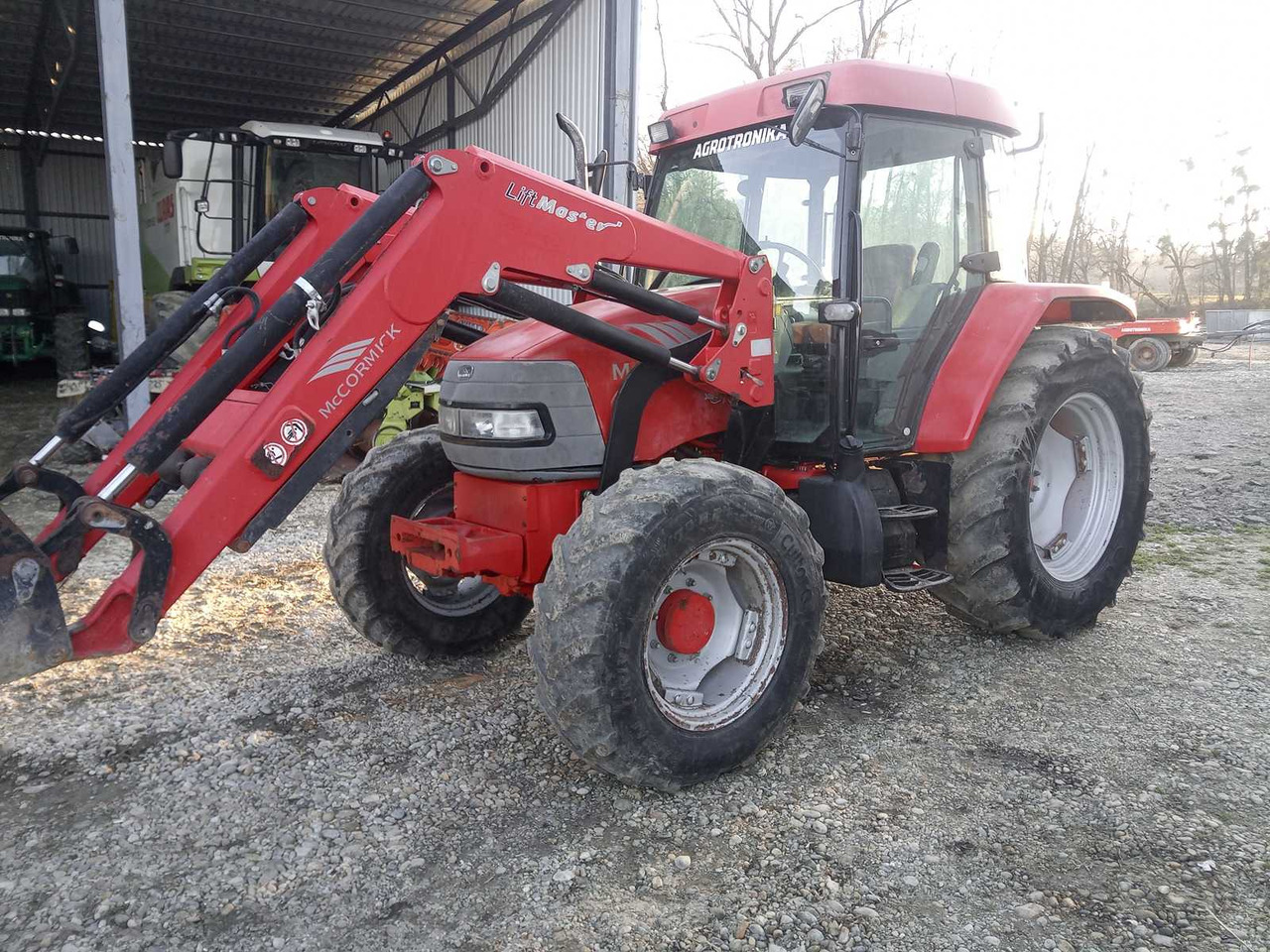 McCormick CX95 - Tracteur agricole: photos 2 McCormick CX95 - Tracteur agricole: photos 2