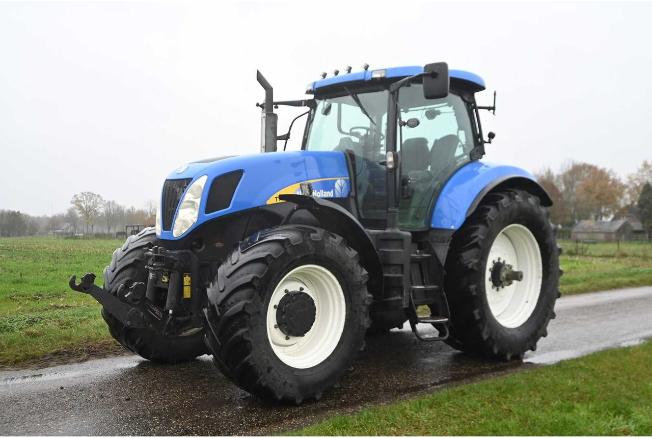 NEW HOLLAND - 2007 - T7030 - ALL-WHEEL DRIVE FARM TRACTOR - Tracteur agricole: photos 1 NEW HOLLAND - 2007 - T7030 - ALL-WHEEL DRIVE FARM TRACTOR - Tracteur agricole: photos 1