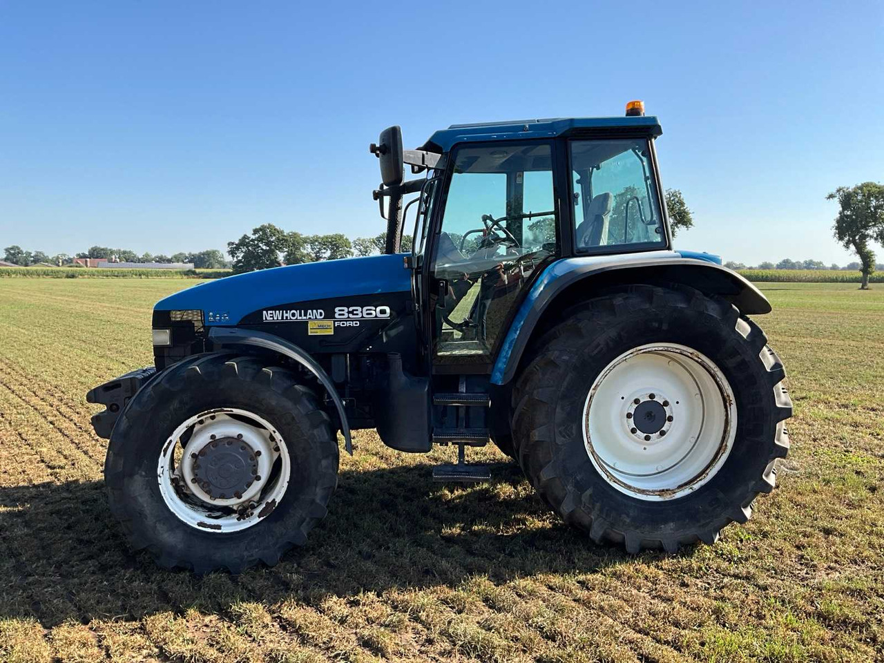 New Holland 8360 DT - Tracteur agricole: photos 2 New Holland 8360 DT - Tracteur agricole: photos 2