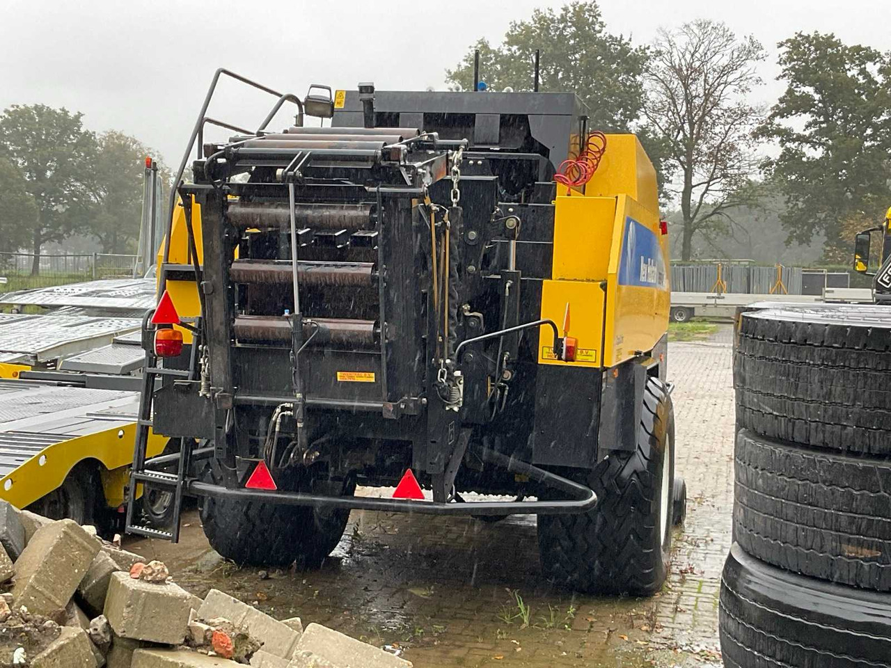 New Holland BB940R - Presse à balles cubiques: photos 4 New Holland BB940R - Presse à balles cubiques: photos 4