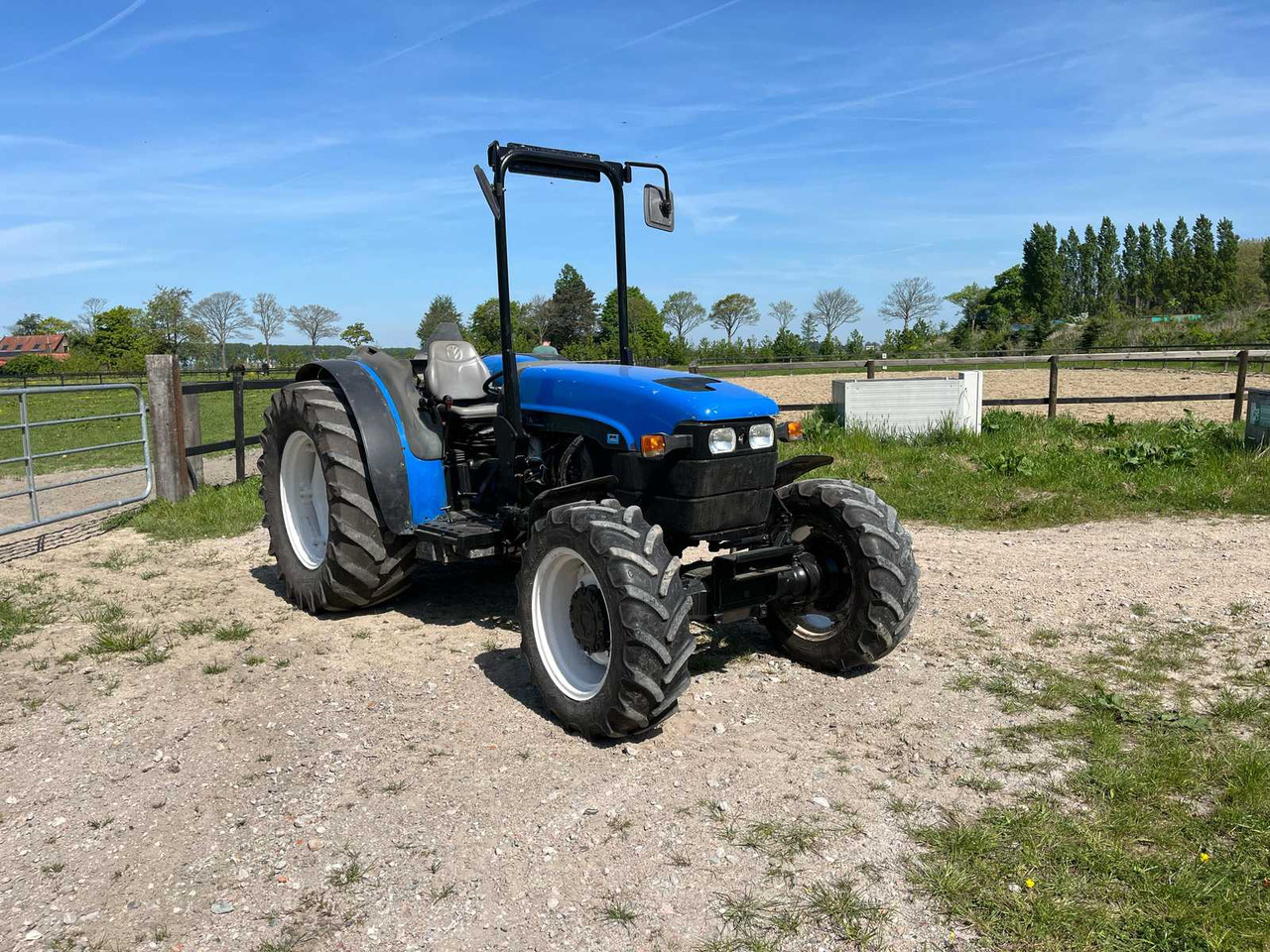 New Holland TN95F - Tracteur agricole: photos 2 New Holland TN95F - Tracteur agricole: photos 2