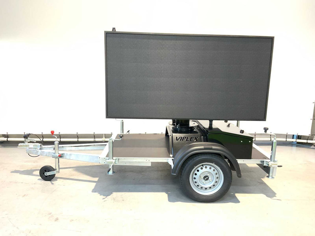 Viplex tekstkar P8 ledscherm op aanhangwagen - Remorque: photos 2 Viplex tekstkar P8 ledscherm op aanhangwagen - Remorque: photos 2