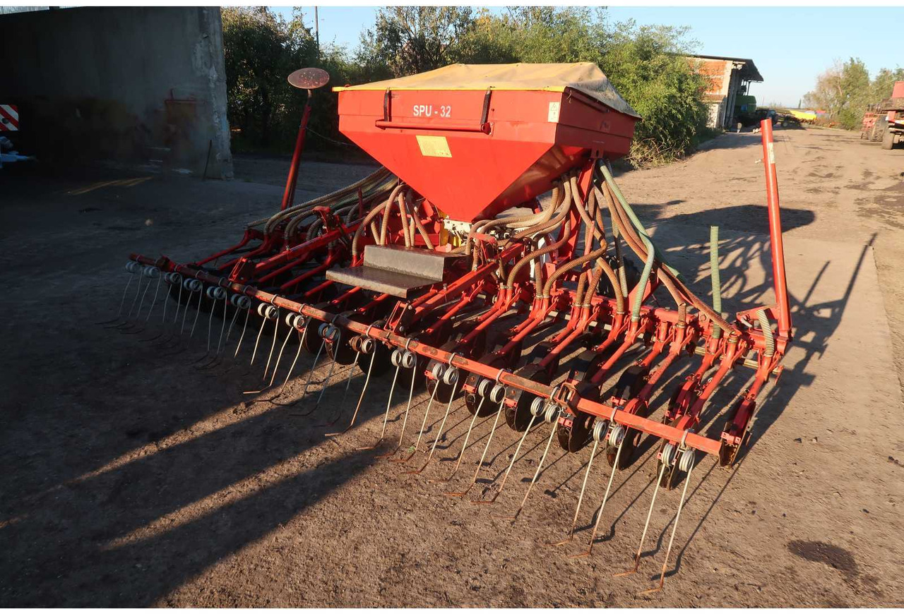 SPU 32 SPU 32 - Seeder - 2006 - 02B-DNL  (163) - Semoir/ Planteuse: photos 1 SPU 32 SPU 32 - Seeder - 2006 - 02B-DNL  (163) - Semoir/ Planteuse: photos 1