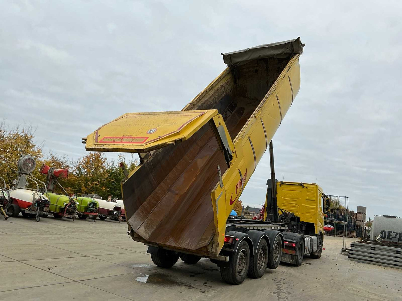 FLIEGL SDS01 TIPPER TRAILER - Semi-remorque: photos 5 FLIEGL SDS01 TIPPER TRAILER - Semi-remorque: photos 5