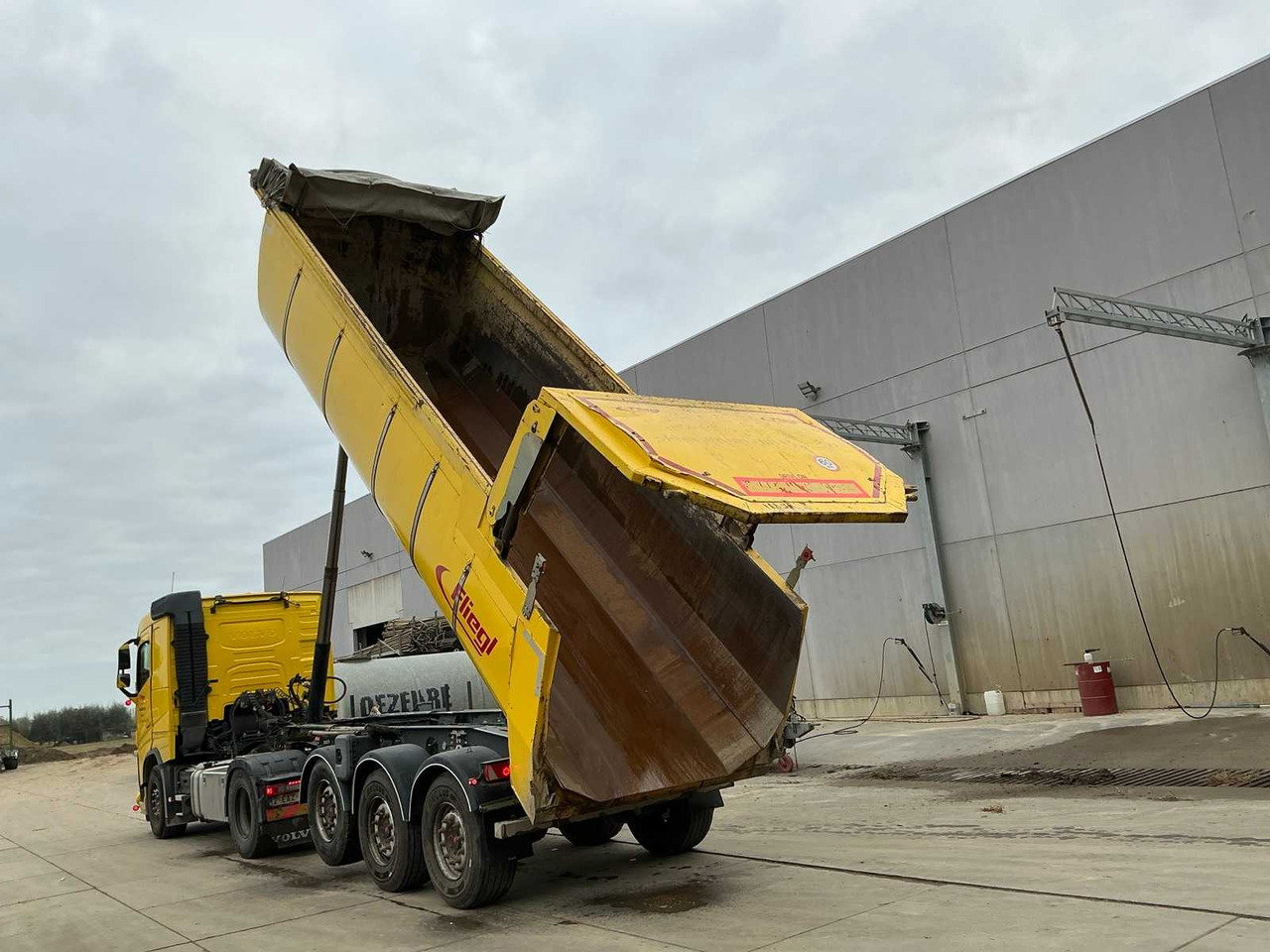 FLIEGL SDS01 TIPPER TRAILER - Semi-remorque: photos 4 FLIEGL SDS01 TIPPER TRAILER - Semi-remorque: photos 4