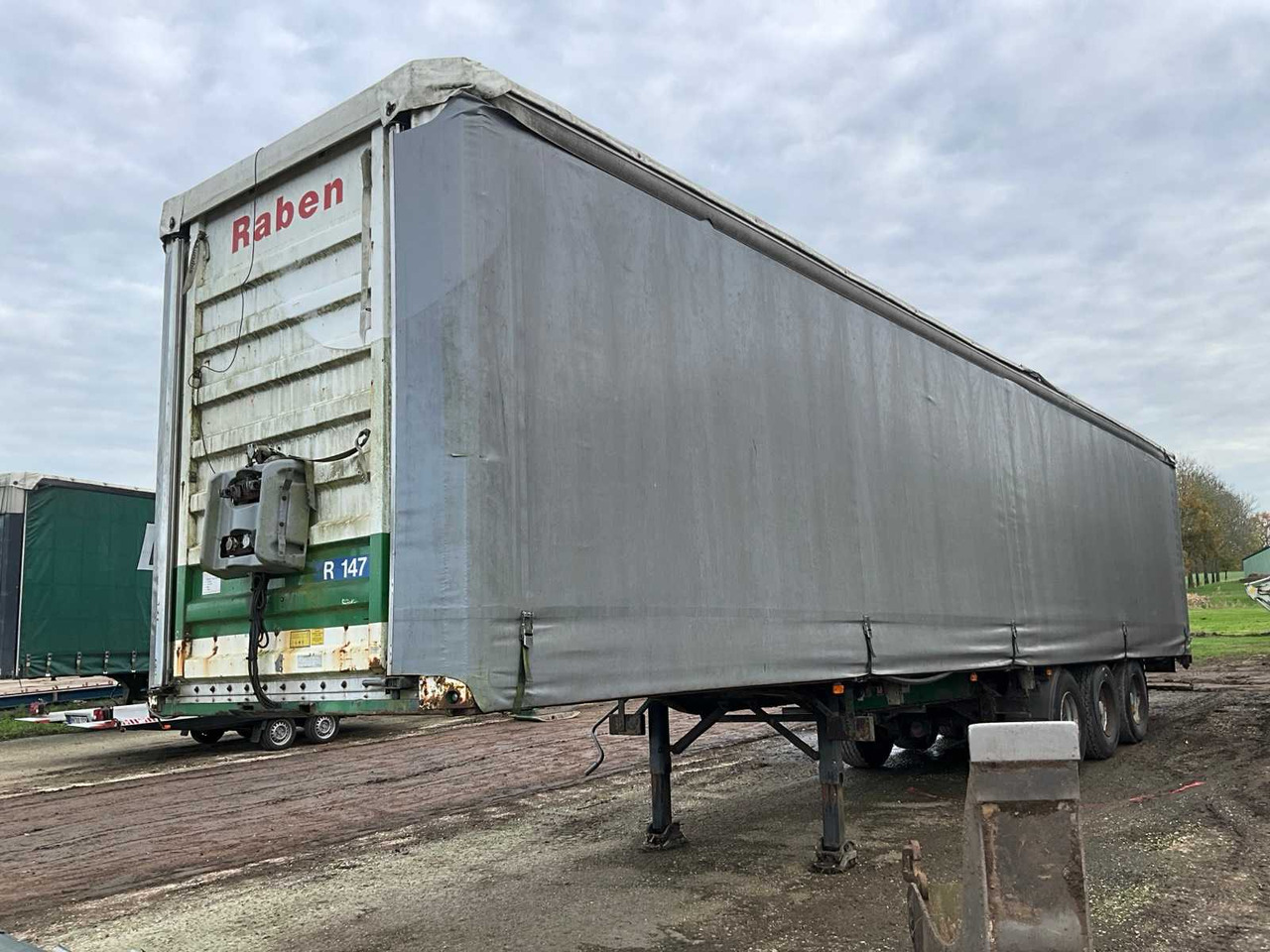 GT FRUEHAUF - SLIDING TARPAULIN TRAILER - SEMI-TRAILER - Semi-remorque: photos 1 GT FRUEHAUF - SLIDING TARPAULIN TRAILER - SEMI-TRAILER - Semi-remorque: photos 1