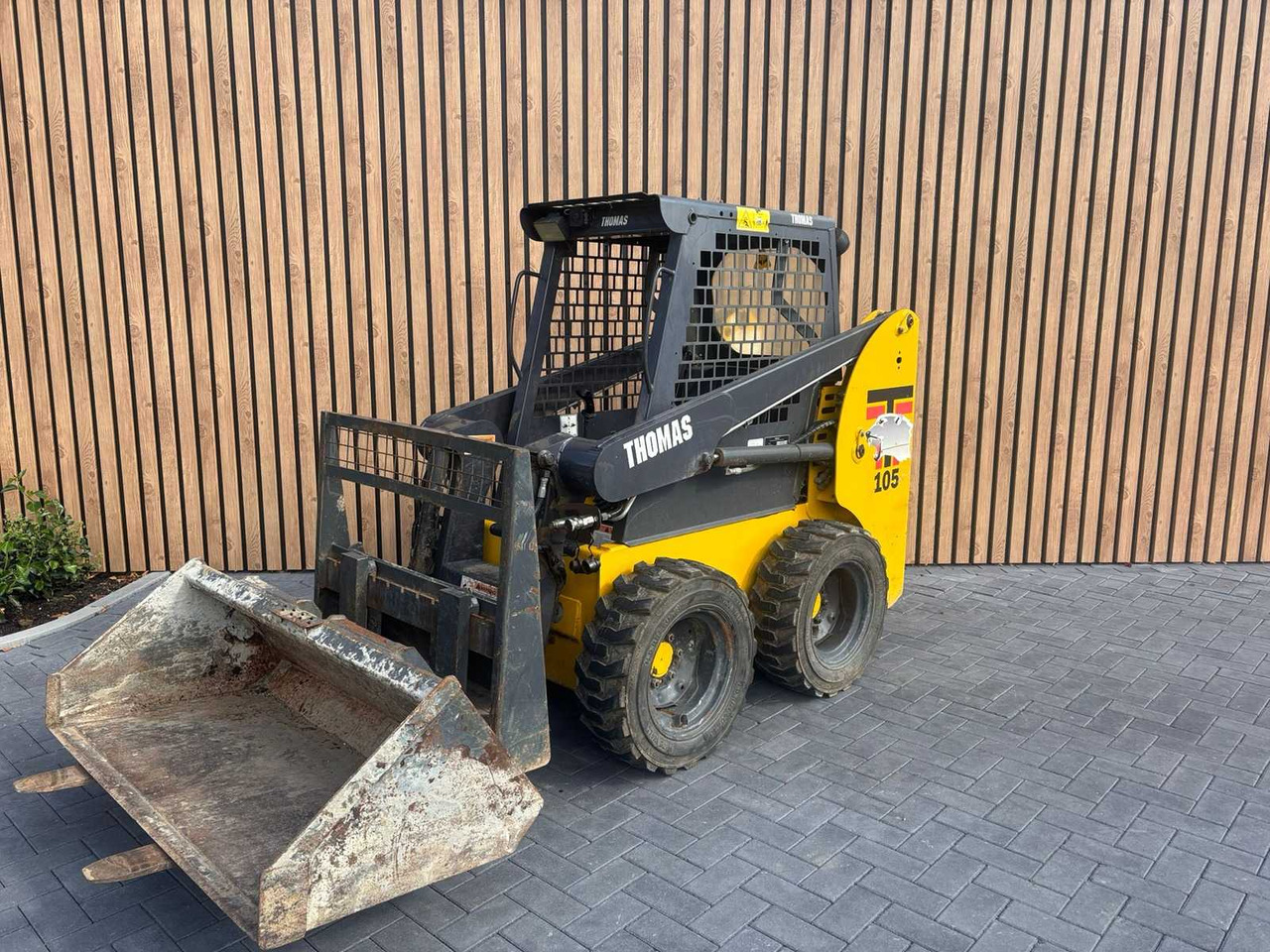 THOMAS - T105 - SKID STEER LOADER - Chargeuse compacte sur chenilles: photos 1 THOMAS - T105 - SKID STEER LOADER - Chargeuse compacte sur chenilles: photos 1