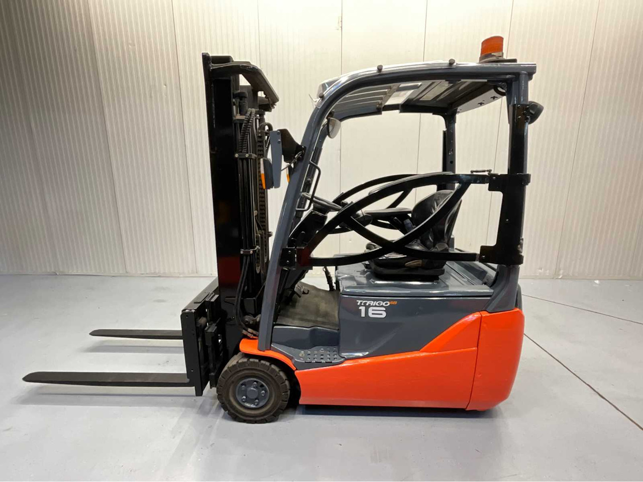TOYOTA - 8FBE16T - FORKLIFT, FORK POSITIONER, SIDE-SHIFT, BLUESPOT, 2018 - Chariot élévateur: photos 3 TOYOTA - 8FBE16T - FORKLIFT, FORK POSITIONER, SIDE-SHIFT, BLUESPOT, 2018 - Chariot élévateur: photos 3