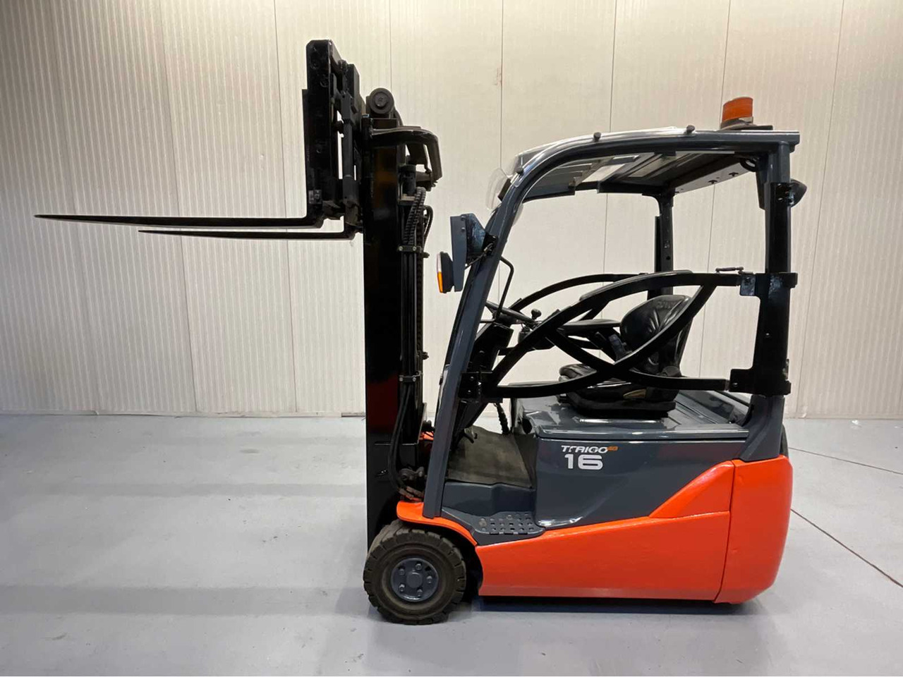 TOYOTA - 8FBE16T - FORKLIFT, FORK POSITIONER, SIDE-SHIFT, BLUESPOT, 2018 - Chariot élévateur: photos 1 TOYOTA - 8FBE16T - FORKLIFT, FORK POSITIONER, SIDE-SHIFT, BLUESPOT, 2018 - Chariot élévateur: photos 1
