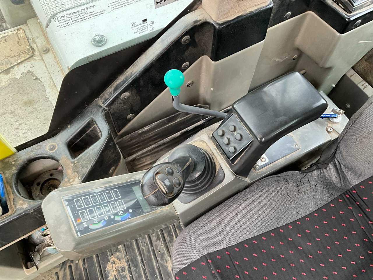 Pelle sur chenille Takeuchi TB1140: photos 31