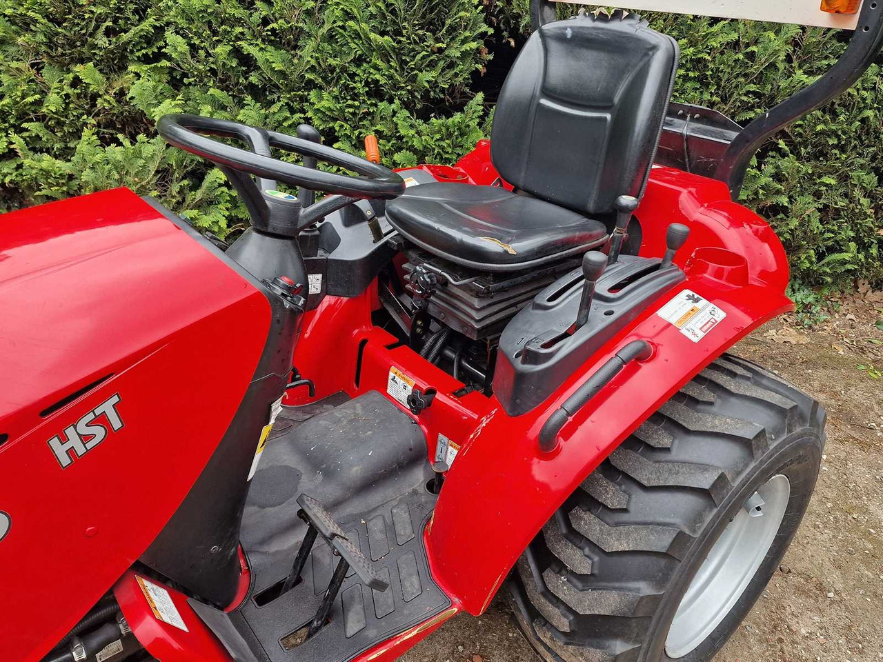 Tym T273 - Tracteur communal: photos 4 Tym T273 - Tracteur communal: photos 4