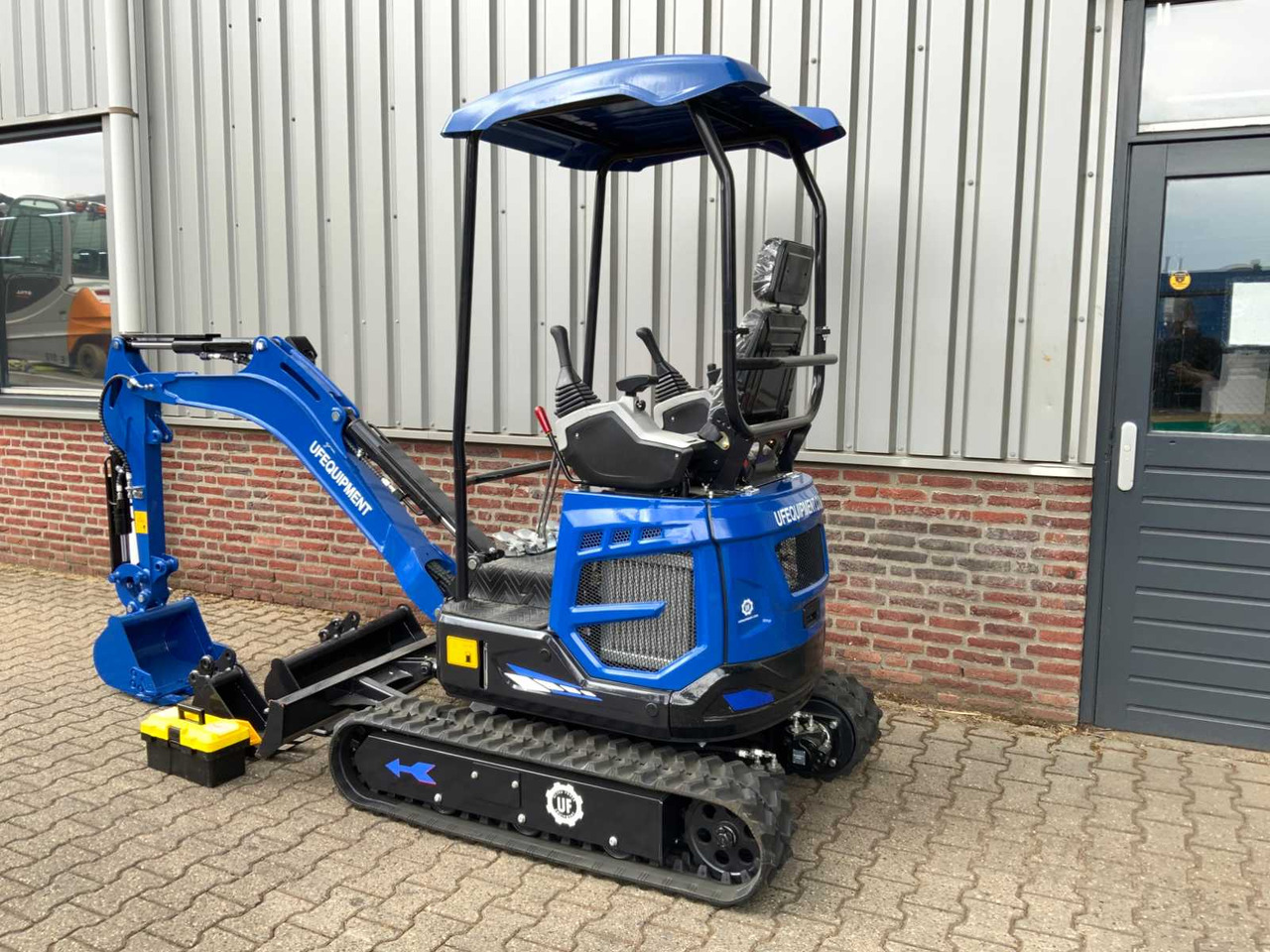 UF Equipment UF EQUIPMENT NM-18 CRAWLER EXCAVATOR - Pelle sur chenille: photos 3 UF Equipment UF EQUIPMENT NM-18 CRAWLER EXCAVATOR - Pelle sur chenille: photos 3