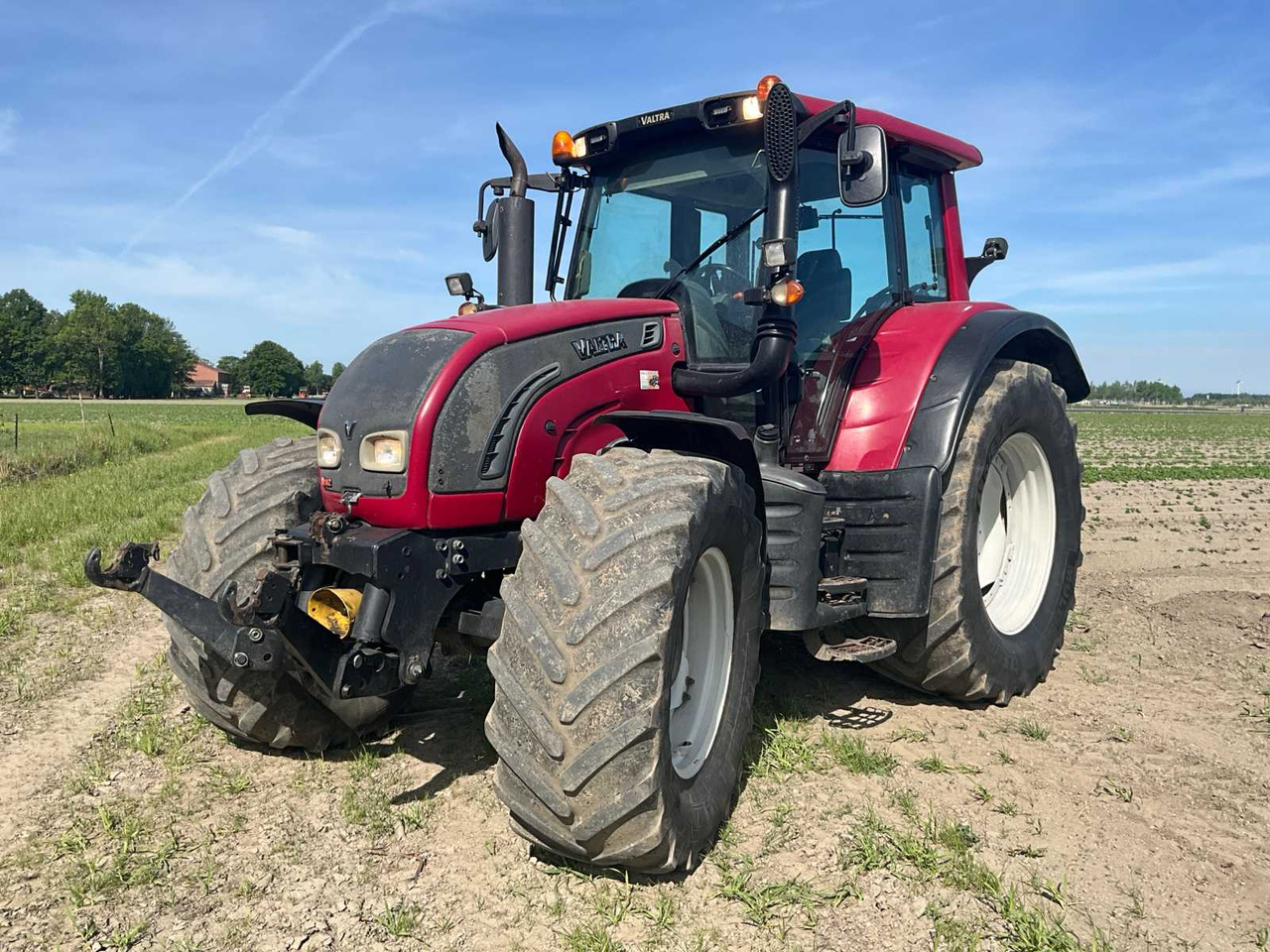 Valtra N142 - Tracteur agricole: photos 1 Valtra N142 - Tracteur agricole: photos 1