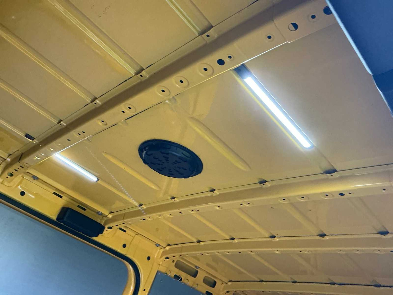 Véhicule utilitaire VOLKSWAGEN CRAFTER 50 2.0 TDI L2H2 BMDC COMMERCIAL VEHICLE: photos 33