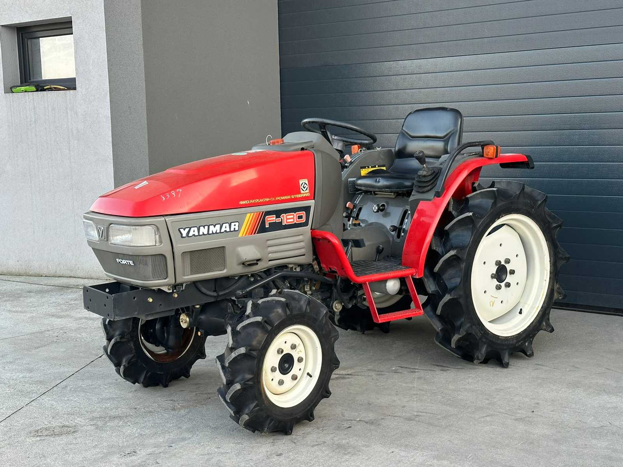 YANMAR - F-180 - 4-WHEEL DRIVE TRACTOR - Tracteur agricole: photos 1 YANMAR - F-180 - 4-WHEEL DRIVE TRACTOR - Tracteur agricole: photos 1