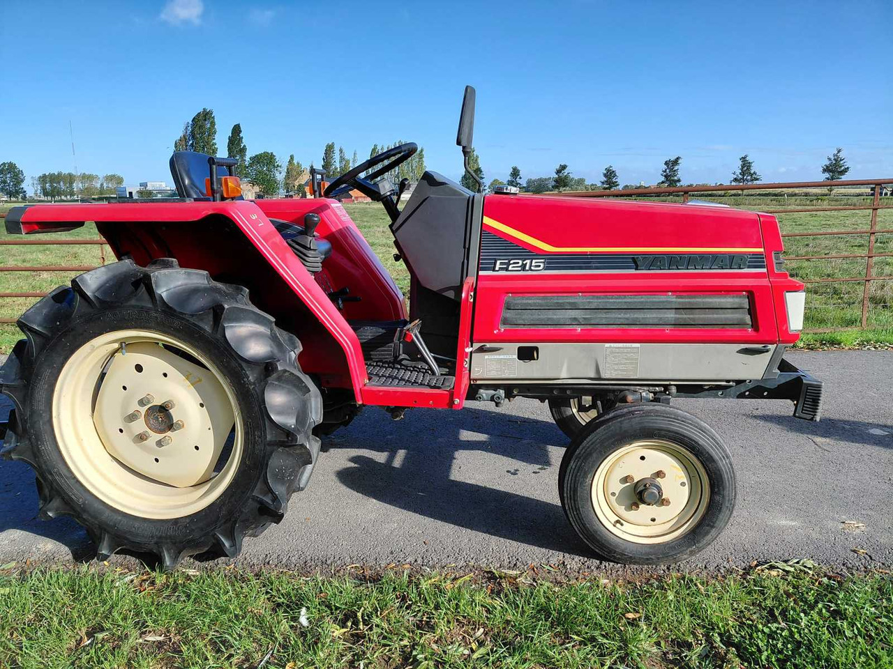 Yanmar F125 - Micro tracteur: photos 3 Yanmar F125 - Micro tracteur: photos 3