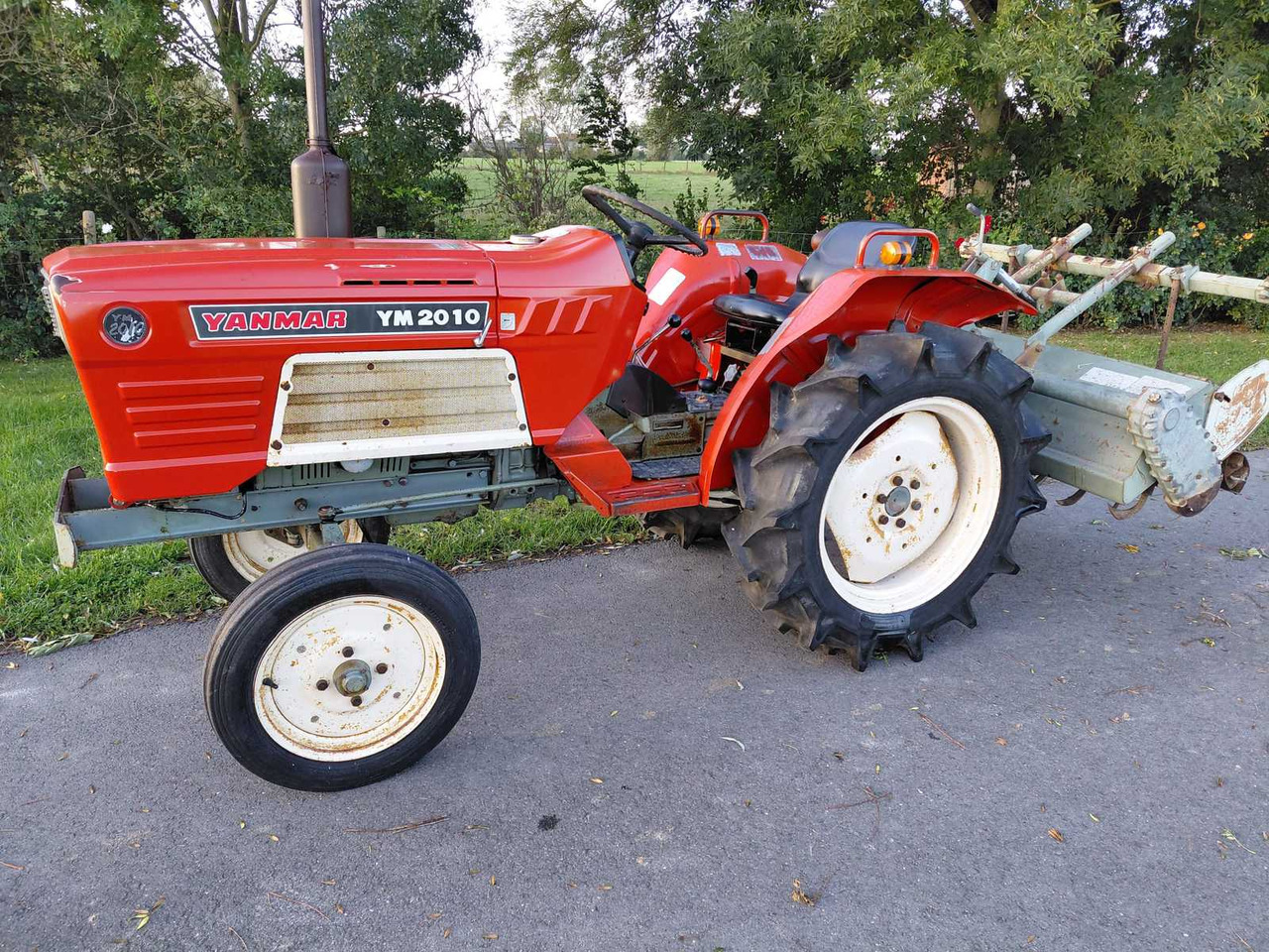 Yanmar YM2010 - Micro tracteur: photos 1 Yanmar YM2010 - Micro tracteur: photos 1