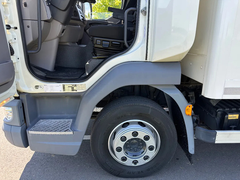 DAF LF 230 LF230.12 EURO6. 61797km!! 440x244x228 Bakwagen met Laadklep. - Camion fourgon: photos 5 DAF LF 230 LF230.12 EURO6. 61797km!! 440x244x228 Bakwagen met Laadklep. - Camion fourgon: photos 5