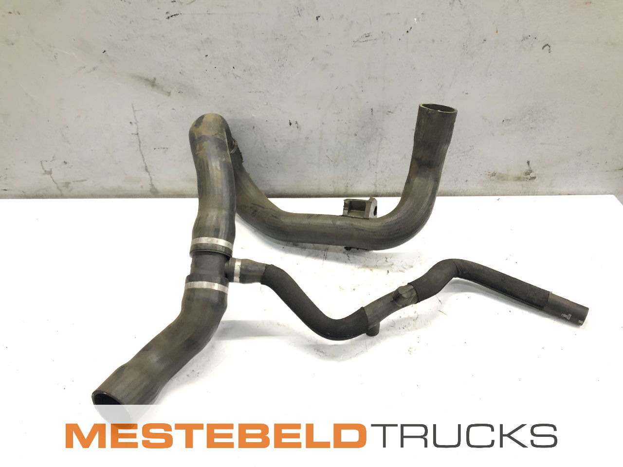 DAF Leiding afvoer radiateur koelvloeistof - Système de refroidissement pour Camion: photos 1 DAF Leiding afvoer radiateur koelvloeistof - Système de refroidissement pour Camion: photos 1