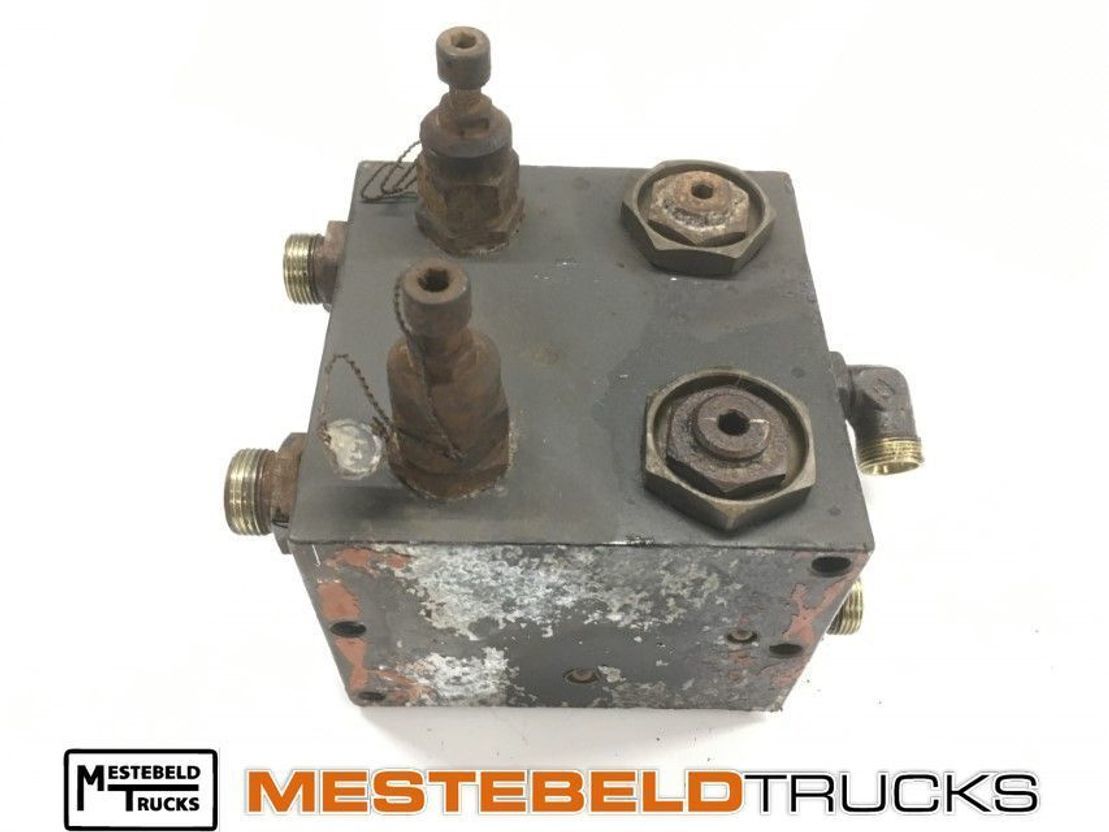 Ginaf Hydraulisch ventielblok - Commande de gouvernail pour Camion: photos 1 Ginaf Hydraulisch ventielblok - Commande de gouvernail pour Camion: photos 1