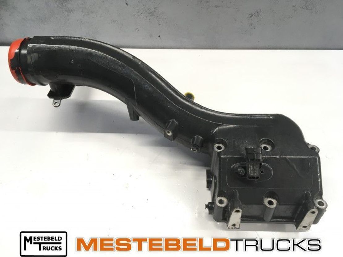 Iveco Inlaatpijp cursor 11 - Système d'admission d'air pour Camion: photos 1 Iveco Inlaatpijp cursor 11 - Système d'admission d'air pour Camion: photos 1