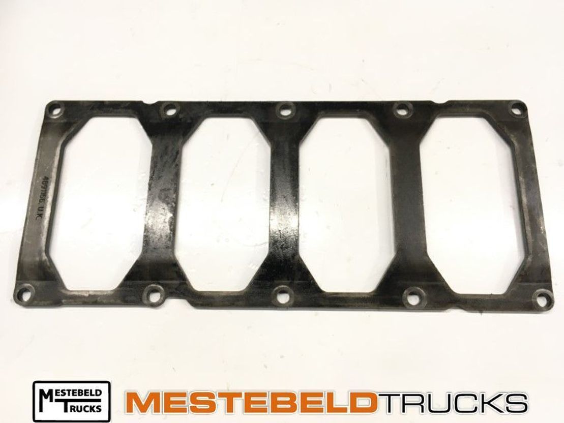 Iveco Versterkingsplaat carterpan - Carter d'huile pour Camion: photos 1 Iveco Versterkingsplaat carterpan - Carter d'huile pour Camion: photos 1