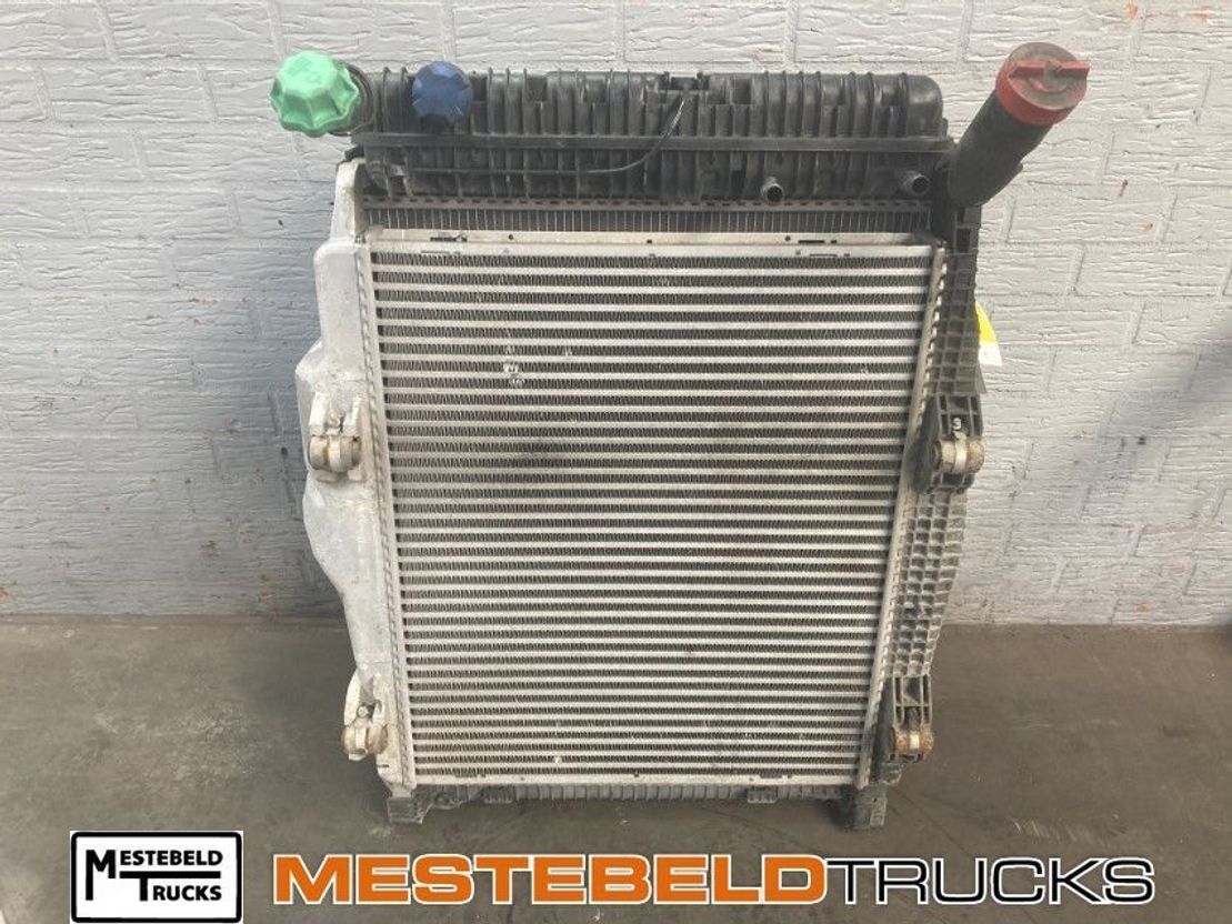 Mercedes-Benz Radiateur met intercooler - Radiateur pour Camion: photos 2 Mercedes-Benz Radiateur met intercooler - Radiateur pour Camion: photos 2