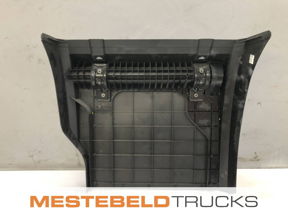 Mercedes-Benz Spatbord achteras rechtsvoor - Frame/ Châssis pour Camion: photos 2 Mercedes-Benz Spatbord achteras rechtsvoor - Frame/ Châssis pour Camion: photos 2