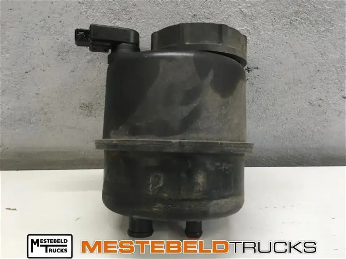 Mercedes-Benz Stuuroliereservoir - Commande de gouvernail pour Camion: photos 1 Mercedes-Benz Stuuroliereservoir - Commande de gouvernail pour Camion: photos 1