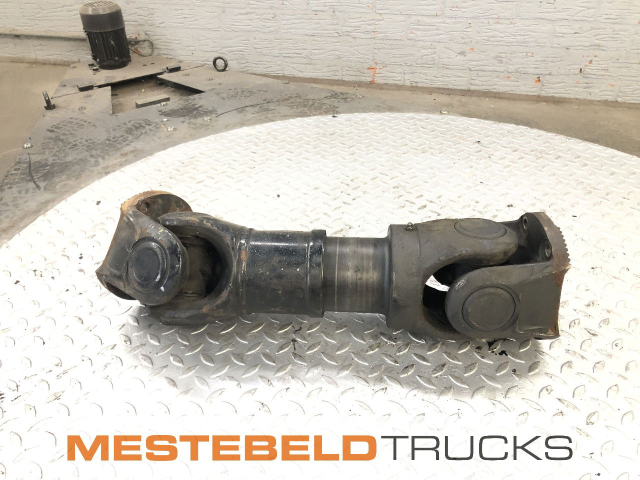 Mercedes-Benz Tussen as 160 cm - Boîte de vitesse et pièces pour Camion: photos 1 Mercedes-Benz Tussen as 160 cm - Boîte de vitesse et pièces pour Camion: photos 1