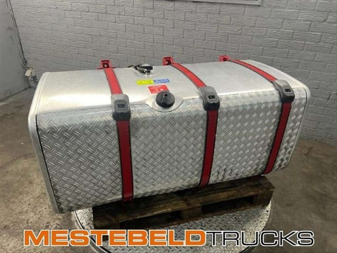 Scania Brandstoftank met steunen 600 liter - Réservoir de carburant pour Camion: photos 1 Scania Brandstoftank met steunen 600 liter - Réservoir de carburant pour Camion: photos 1