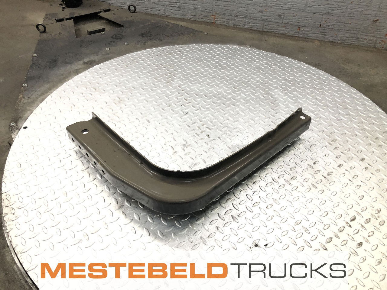 Scania Brandstoftanksteun P, G, R, T serie - Préparation du carburant pour Camion: photos 1 Scania Brandstoftanksteun P, G, R, T serie - Préparation du carburant pour Camion: photos 1